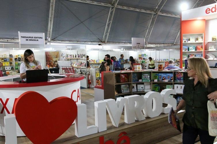 Brasileiro está lendo mais na pandemia, diz Sindicato dos Editores - Jornal O São Paulo