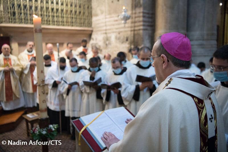 No Santo Sepulcro, cristãos de Jerusalém anunciam ao mundo que Cristo ressuscitou - Jornal O São Paulo