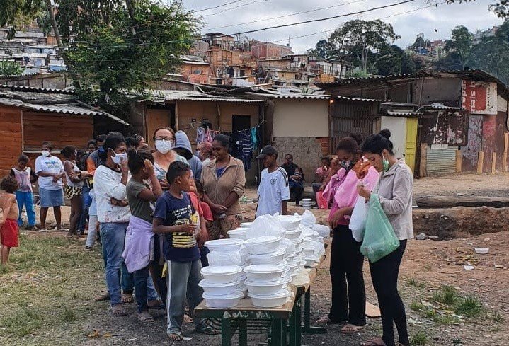 Comunidade Nossa Senhora Aparecida distribui marmitas na Brasilândia - Jornal O São Paulo