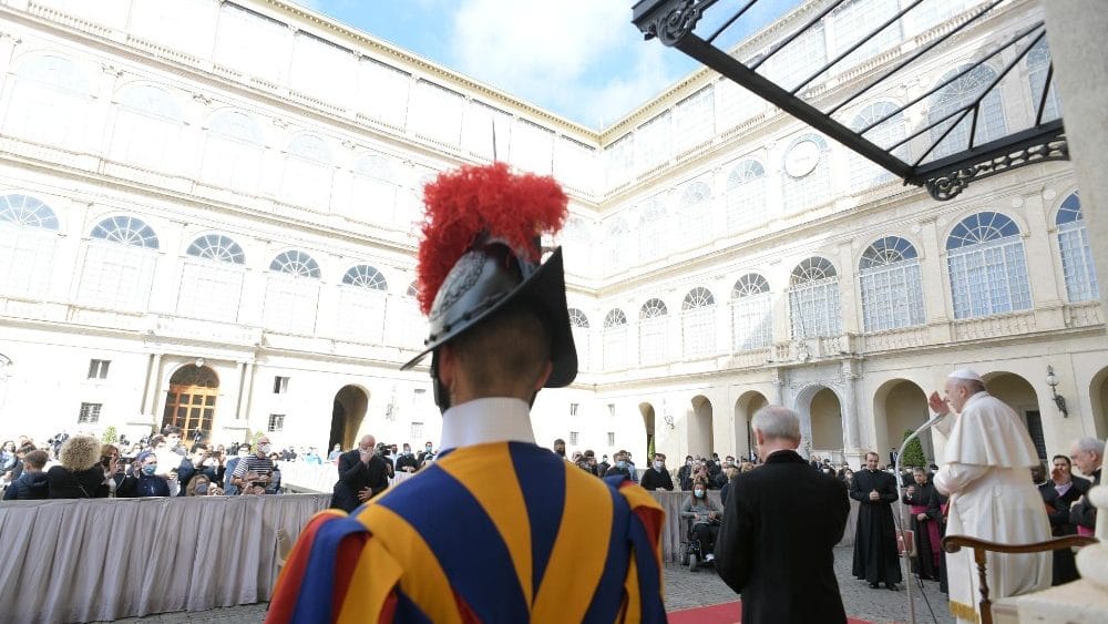 O Papa: rezar para ter um coração luminoso, não cinzento - Jornal O São Paulo