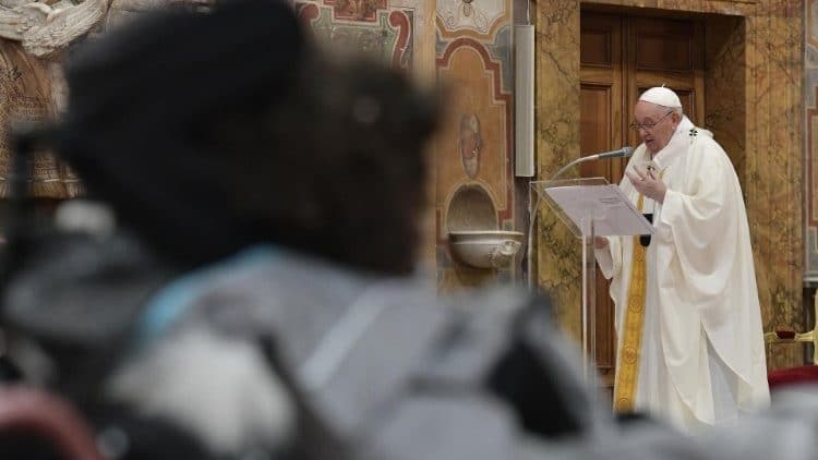 Papa recebe grupo de detentos de uma das principais prisões de Roma - Jornal O São Paulo