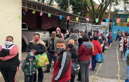 Regiao Lapa Pastoral Social distribuiu alimentos e roupas credito arquivo paroquial e