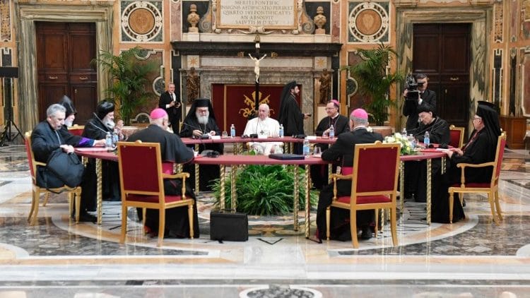 Diante do túmulo de São Pedro, Papa e patriarcas cristãos pedem paz para o Líbano - Jornal O São Paulo