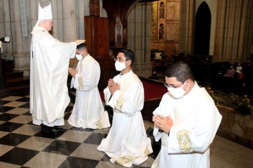 ordenacao padres paulinos scaled