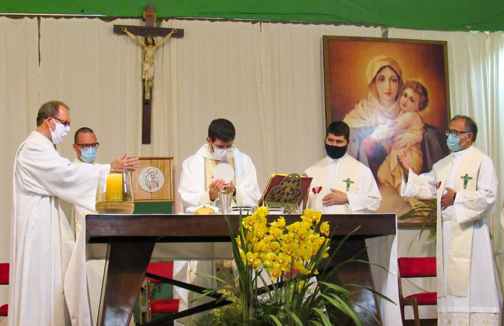 Recém-ordenado, Padre Filipe Araujo preside missa no Santuário Sião do Jaraguá - Jornal O São Paulo