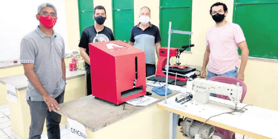 Pastoral do Povo de Rua de Teresina (PI) cria fábrica de chinelos - Jornal O São Paulo