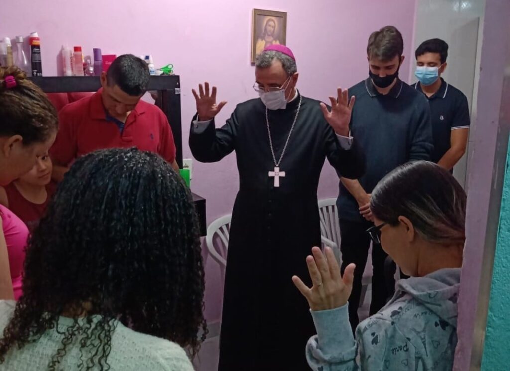 Dom Carlos Lema visita a Favela do Moinho - Jornal O São Paulo
