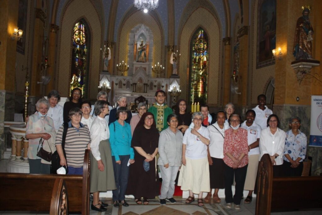 Religiosos participam de missa e momento formativo - Jornal O São Paulo