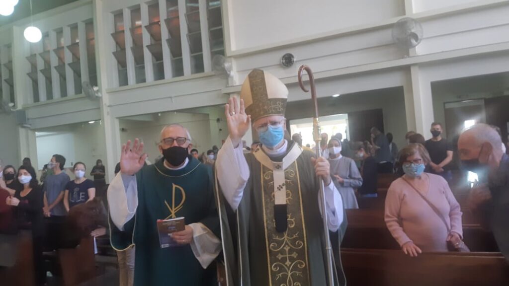 Cardeal Scherer leva mensagem de esperança na Paróquia Rainha Santa Isabel - Jornal O São Paulo