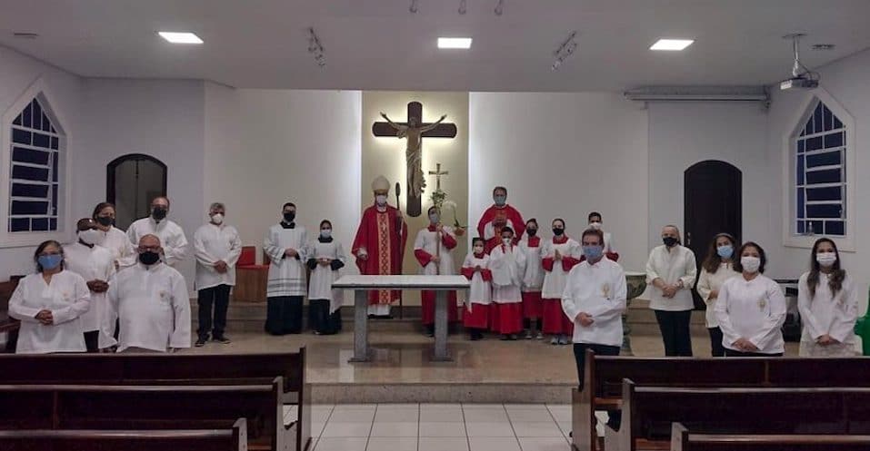 Na Vila Antonieta, Dom Luiz Carlos Dias preside a festa de exaltação da Santa Cruz - Jornal O São Paulo