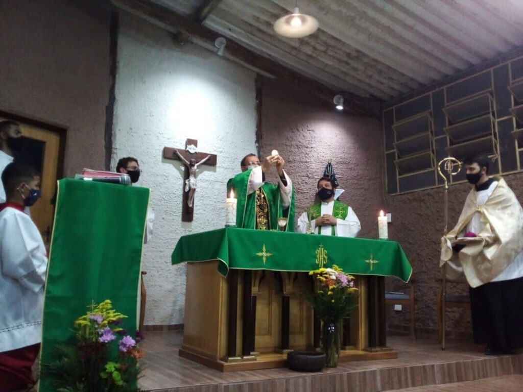 Dom Carlos Lema visita a Favela do Moinho - Jornal O São Paulo