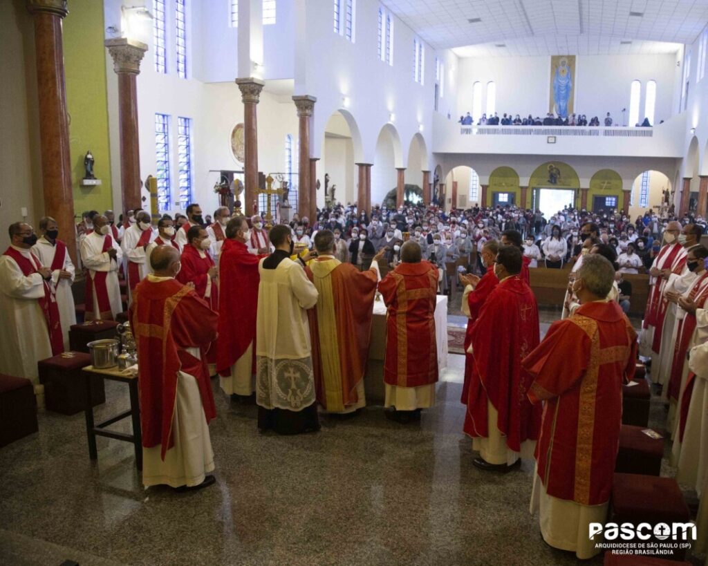 Fase arquidiocesana do Sínodo dos Bispos é aberta nas regiões episcopais - Jornal O São Paulo