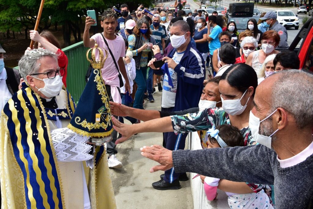 Devotos da Mãe Aparecida renovam a esperança de ver o rio Tietê limpo - Jornal O São Paulo