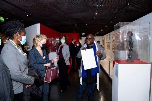 Antes da restituição, França expõe obras tomadas do Benin durante período colonial