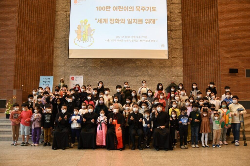 Crianças em todo o mundo rezaram o Terço pela paz - Jornal O São Paulo