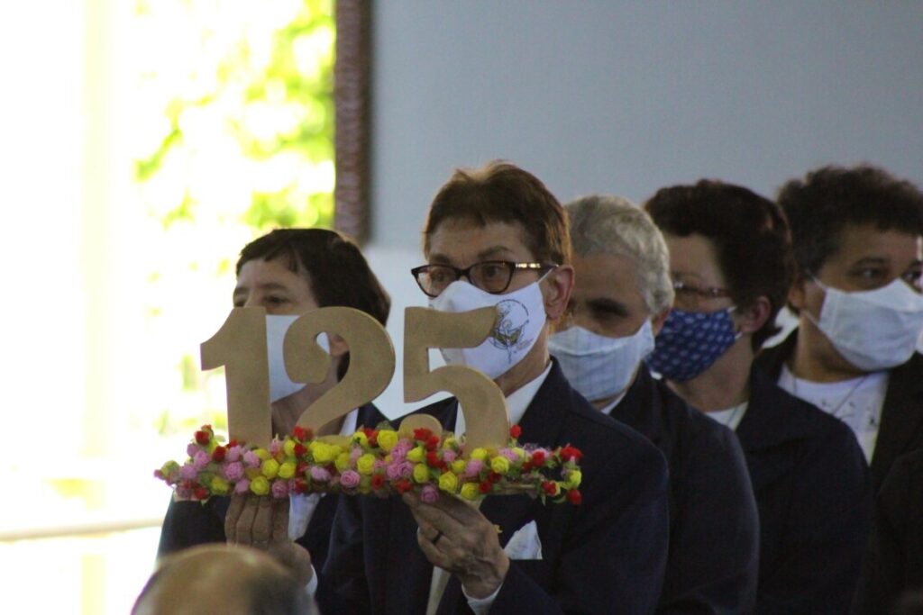 Cardeal Scherer preside missa no encerramento do jubileu de 125 anos das Irmãs Scalabrinianas - Jornal O São Paulo