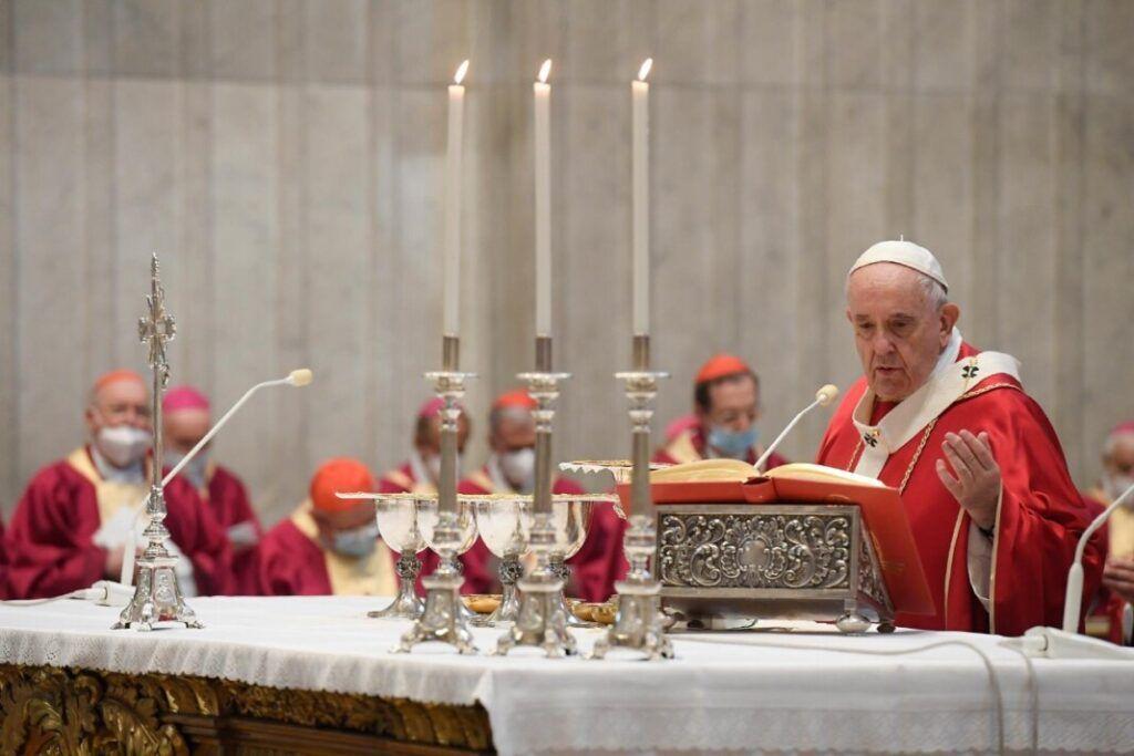 Papa na missa pelos cardeais e bispos falecidos: “Na dor encontramos a esperança” - Jornal O São Paulo