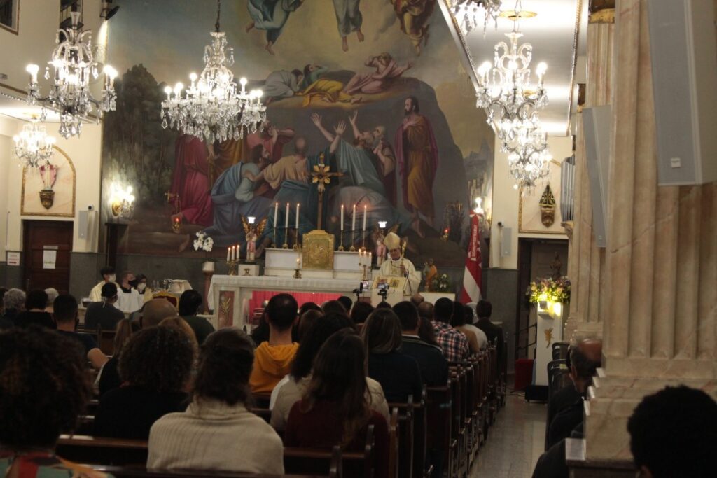 Vigília Universitária de Natal mobiliza jovens, famílias e membros de novas comunidades - Jornal O São Paulo