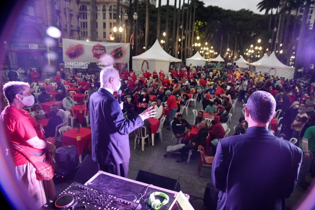 Pastorais e movimentos da Arquidiocese oferecem ceia natalina aos pobres - Jornal O São Paulo