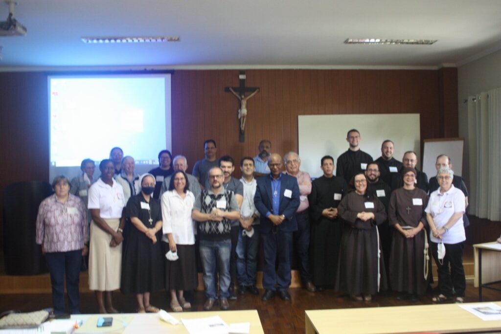 Dom José Benedito participa de encontro com religiosos - Jornal O São Paulo