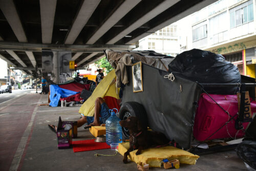 Embaixo do Elevado, a luta dos mais pobres é para sobreviver a cada dia - Jornal O São Paulo
