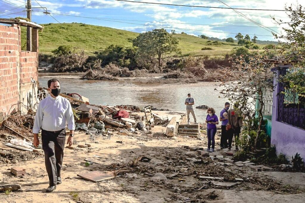 Em visitas aos municípios atingidos pelas fortes chuvas na Bahia, comitiva se reúne com o poder público de Itabuna (BA) - Jornal O São Paulo