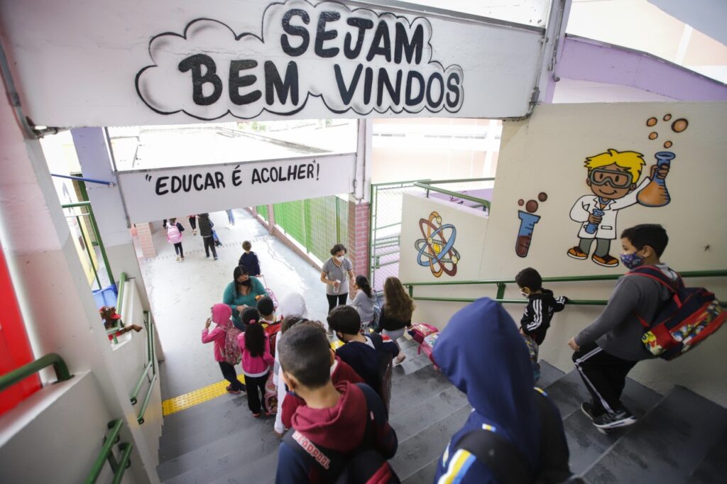 Protagonistas do processo educativo, pais devem manter diálogo com as escolas - Jornal O São Paulo