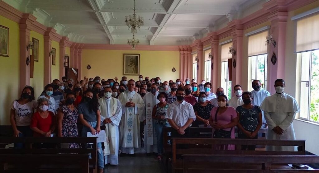 Dom Carlos Silva preside missa em retiro paroquial na Brasilândia - Jornal O São Paulo