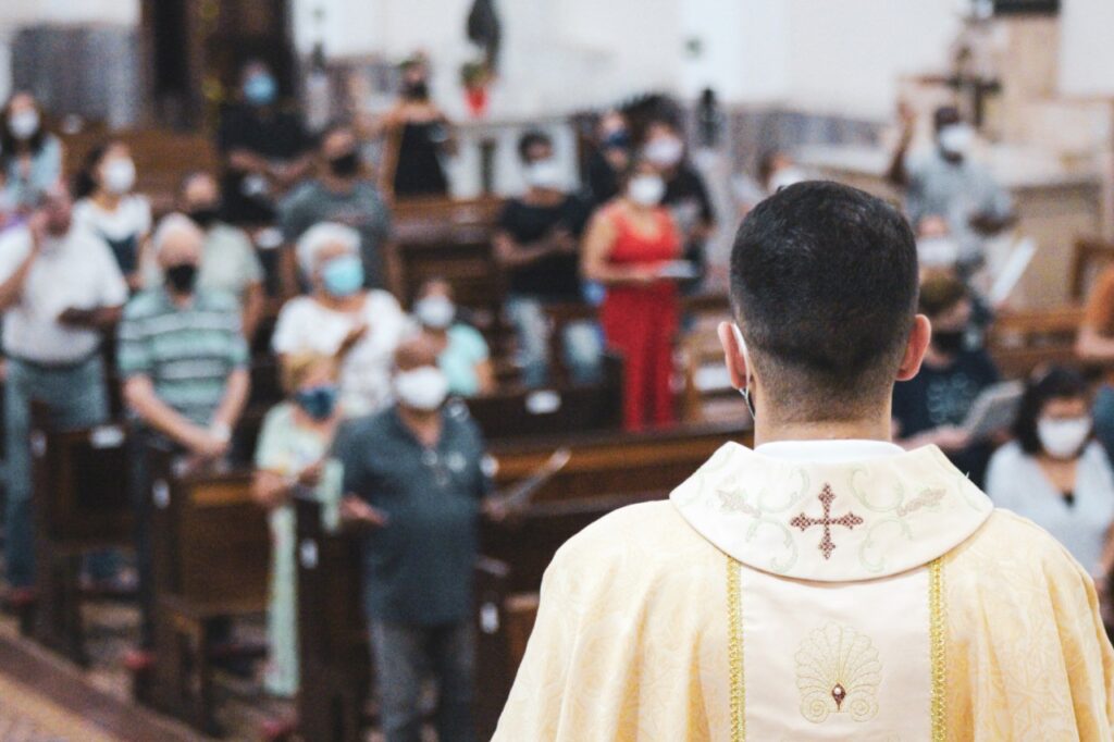 Fiéis comemoram o padroeiro da Paróquia São Paulo Apóstolo