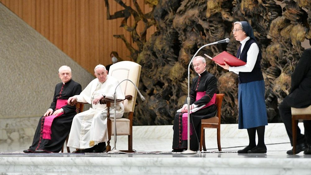 O Papa: a comunhão dos santos mantém unida a comunidade de fiéis na terra e no Céu - Jornal O São Paulo