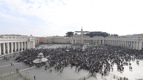 Praça São Pedro em silêncio na oração pela Ucrânia: todos esforços pela paz - Jornal O São Paulo