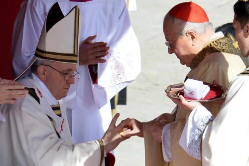 No 9° ano de seu pontificado, Francisco insiste: é preciso abrir-se às dores do outro e curar as feridas - Jornal O São Paulo