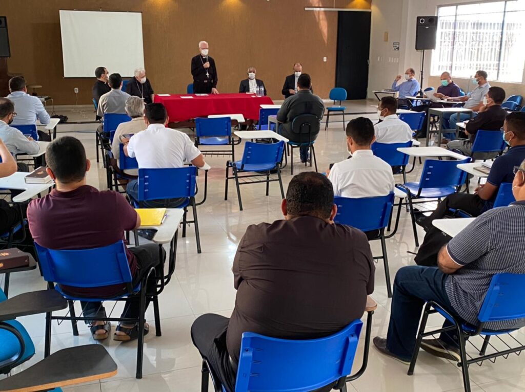 Cardeal Scherer visita estudantes de extensão do curso de Direito Canônico no Piauí - Jornal O São Paulo