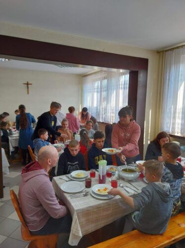 Católicos poloneses consideram ‘dever humano’ ajudar refugiados ucranianos - Jornal O São Paulo