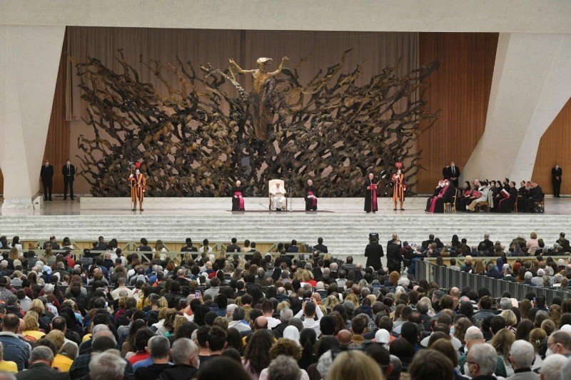Francisco: deter a guerra ou uma eventual catástrofe atômica nos extinguirá - Jornal O São Paulo