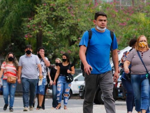 Uso de máscaras em ambientes abertos deixa de ser obrigatório em SP - Jornal O São Paulo