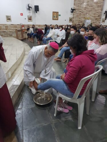 Dom Carlos Silva preside celebrações da Semana Santa em comunidade da Paróquia Nossa Senhora da Paz - Jornal O São Paulo