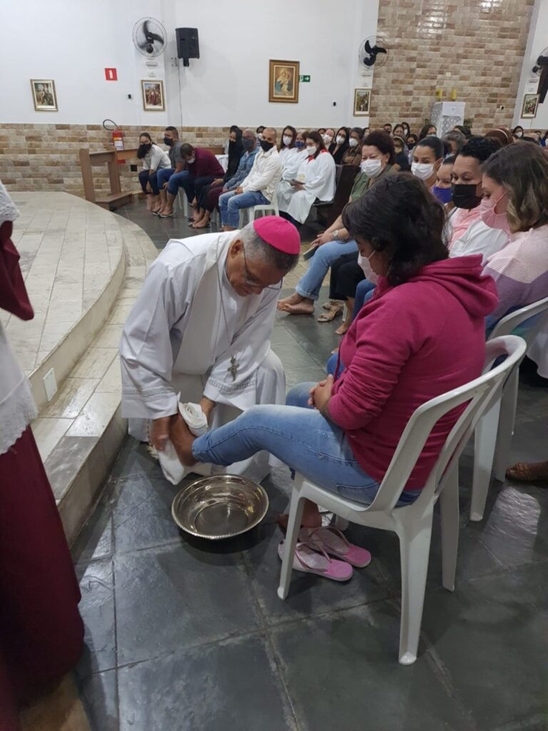 Dom Carlos Silva preside celebrações da Semana Santa em comunidade da Paróquia Nossa Senhora da Paz - Jornal O São Paulo