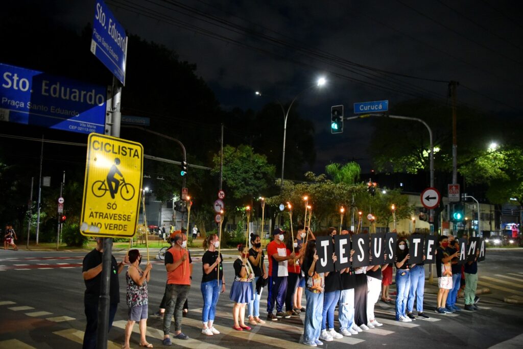 Atenção ao farol: a via-sacra vai passar - Jornal O São Paulo