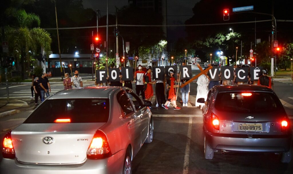 Atenção ao farol: a via-sacra vai passar - Jornal O São Paulo