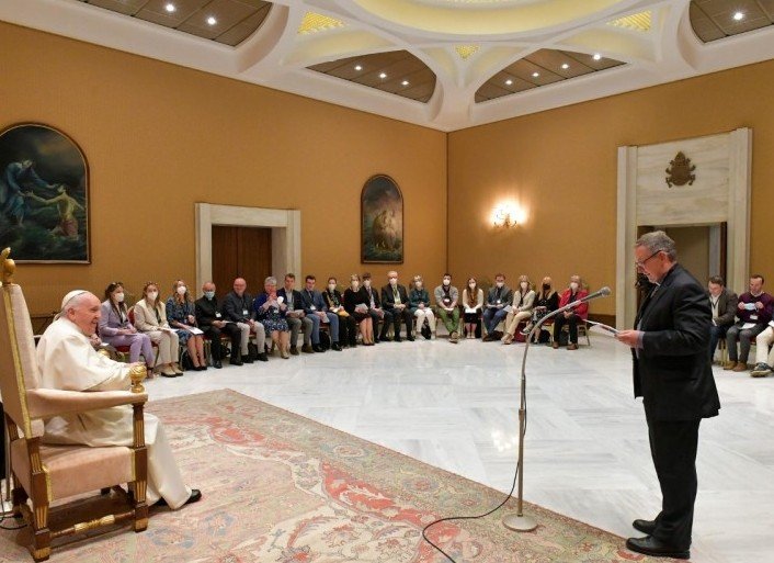 Francisco: o verdadeiro educador acompanha, escuta e dialoga - Jornal O São Paulo