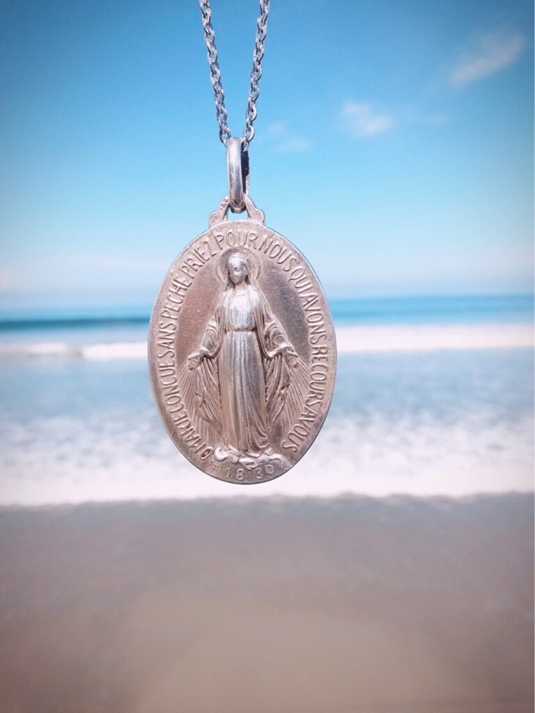 Instituição católica envia exemplares da medalha milagrosa para cidades ucranianas sob ataque - Jornal O São Paulo