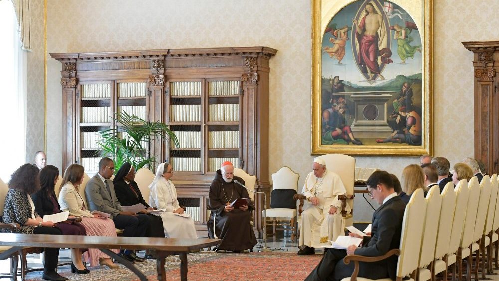 O Papa: o abuso sexual de crianças ofende a vida em seu florescimento, é inaceitável - Jornal O São Paulo