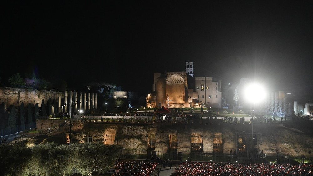 Papa Francisco na Via-Sacra: ‘Senhor, desarmai a mão levantada do irmão contra o irmão - Jornal O São Paulo