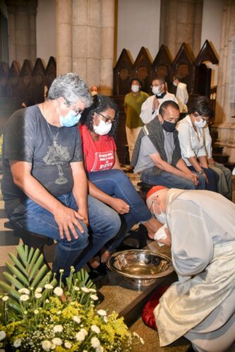 Lavar os pés: atitude de verdadeira fraternidade, solicitude, cuidado uns dos outros - Jornal O São Paulo