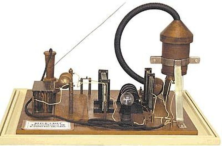 Cem anos do Rádio no Brasil: o padre que inventou o rádio - Jornal O São Paulo