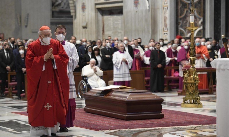 Papa participa das exéquias do Cardeal Sodano - Jornal O São Paulo