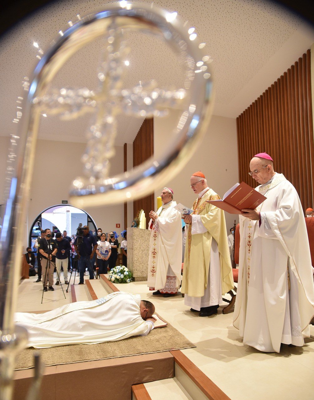 Monsenhor Rogério Augusto é ordenado Bispo pelo Cardeal Scherer - Jornal O São Paulo