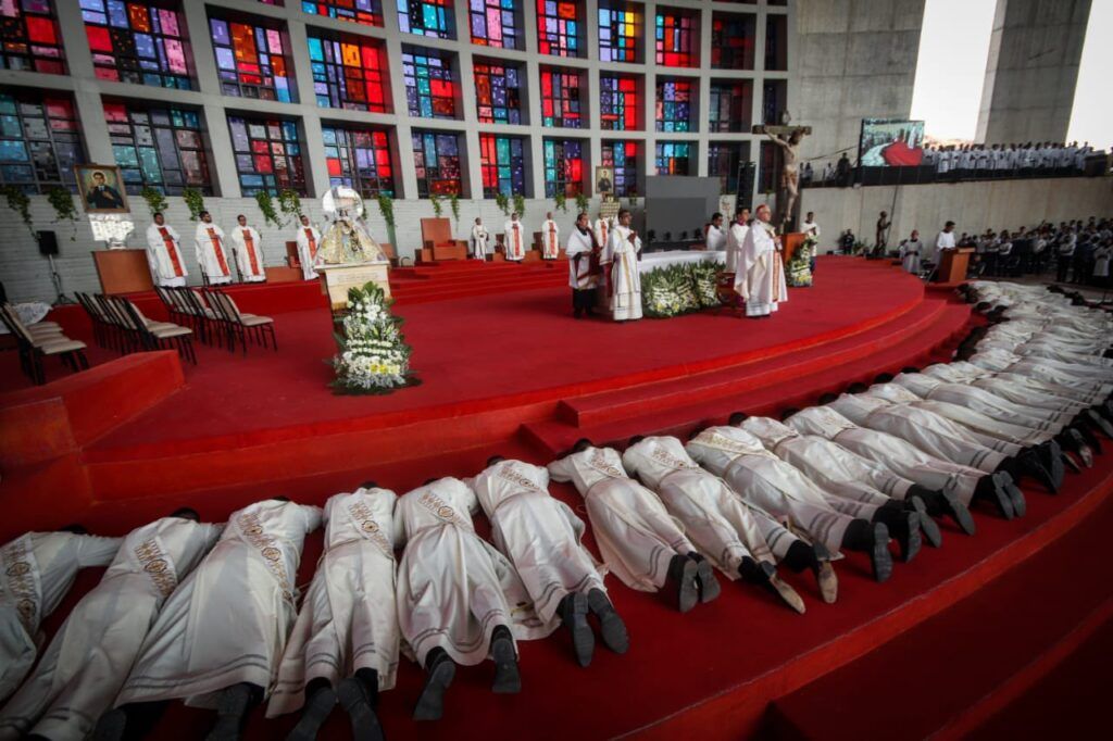70 novos sacerdotes são ordenados em arquidiocese mexicana - Jornal O São Paulo