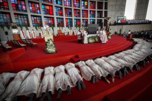 70 novos sacerdotes são ordenados em arquidiocese mexicana - Jornal O São Paulo